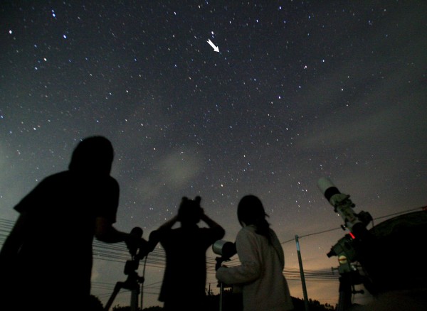 Observing Comet Lulin (me -- standing left with my 11x70; image by Xun Zheng, arrow points at Comet Lulin)