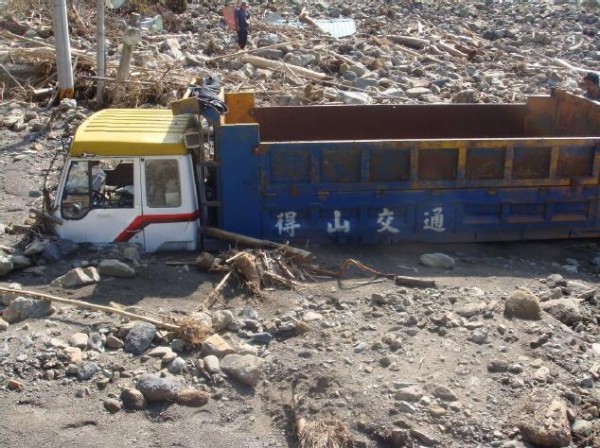 Drown truck (by Mr. Hsiung from Lulin Obs.)
